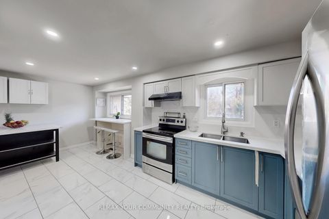 Photo 19 at 16 - 72 Ashglen Way, Unionville, Markham