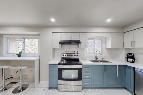 Photo 20 at 16 - 72 Ashglen Way, Unionville, Markham