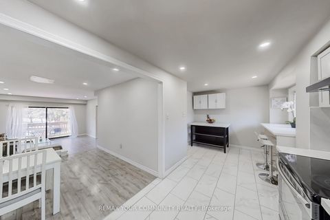 Photo 21 at 16 - 72 Ashglen Way, Unionville, Markham