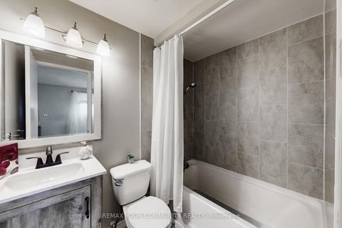 Photo 31 at 16 - 72 Ashglen Way, Unionville, Markham