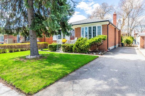 Photo 1 at 32 Beacon Road, Dorset Park, Toronto