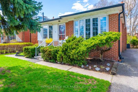 Photo 2 at 32 Beacon Road, Dorset Park, Toronto