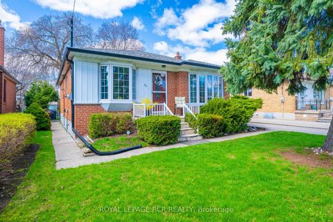 Photo 3 at 32 Beacon Road, Dorset Park, Toronto