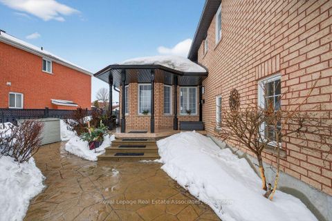 Photo 2 at 84 Loon Avenue, Painswick South, Barrie