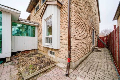 Photo 4 at 56 Upton Crescent, Milliken Mills West, Markham
