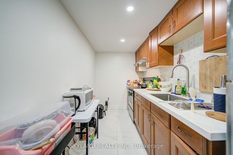 Photo 5 at 56 Upton Crescent, Milliken Mills West, Markham