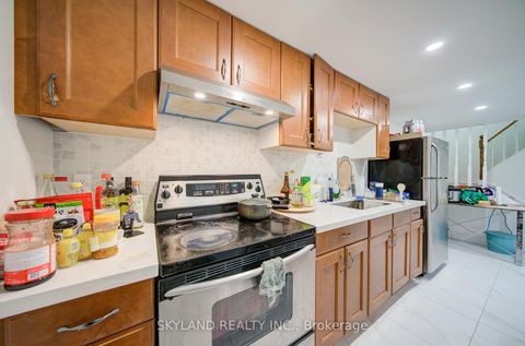 Photo 6 at 56 Upton Crescent, Milliken Mills West, Markham