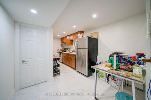 Photo 8 at 56 Upton Crescent, Milliken Mills West, Markham