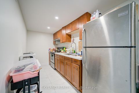 Photo 9 at 56 Upton Crescent, Milliken Mills West, Markham