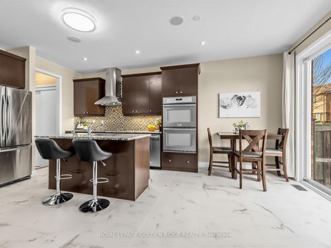 Photo 14 at 78 Bulmer Crescent, Woodland Hill, Newmarket