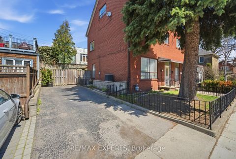 Photo 1 at 136 Harrison Street, Bellwoods, Toronto