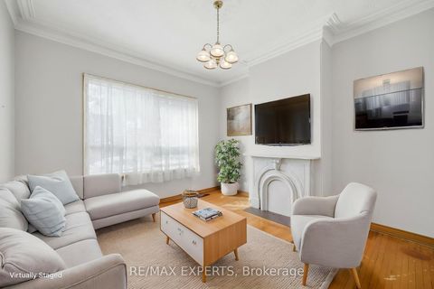 Photo 4 at 136 Harrison Street, Bellwoods, Toronto