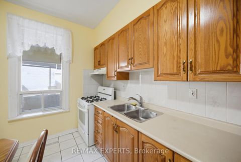 Photo 7 at 136 Harrison Street, Bellwoods, Toronto