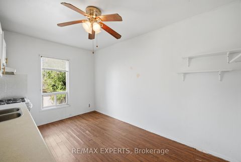 Photo 13 at 136 Harrison Street, Bellwoods, Toronto