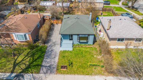 Photo 3 at 203 Toynbee Trail, Guildwood, Toronto
