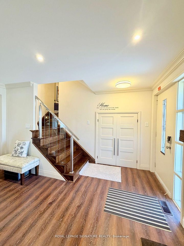 Photo 4 at 2263 Harcourt Crescent, Lakeview, Mississauga