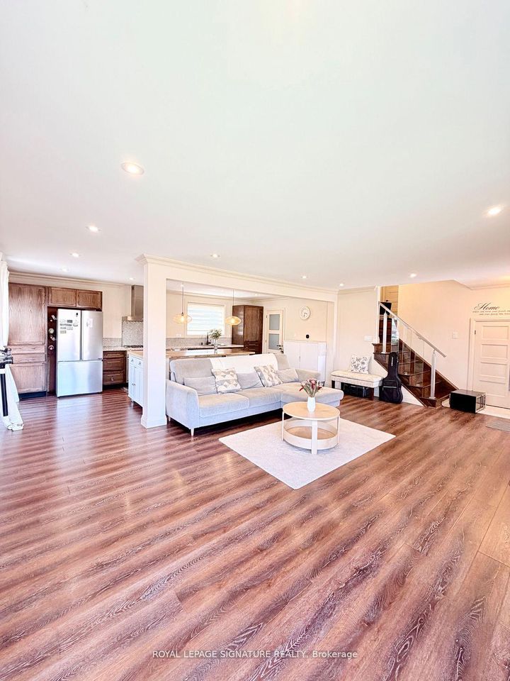 Photo 7 at 2263 Harcourt Crescent, Lakeview, Mississauga