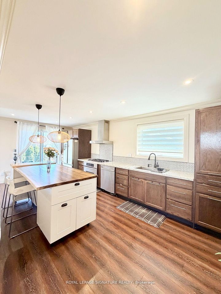 Photo 8 at 2263 Harcourt Crescent, Lakeview, Mississauga
