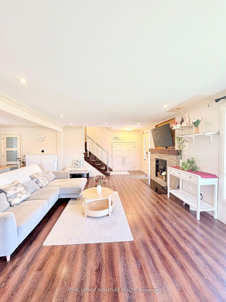 Photo 9 at 2263 Harcourt Crescent, Lakeview, Mississauga