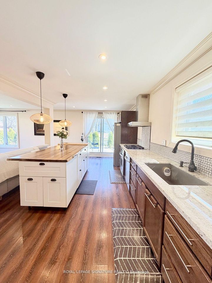 Photo 11 at 2263 Harcourt Crescent, Lakeview, Mississauga