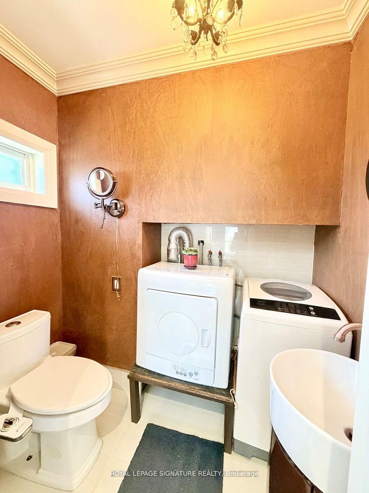 Photo 13 at 2263 Harcourt Crescent, Lakeview, Mississauga