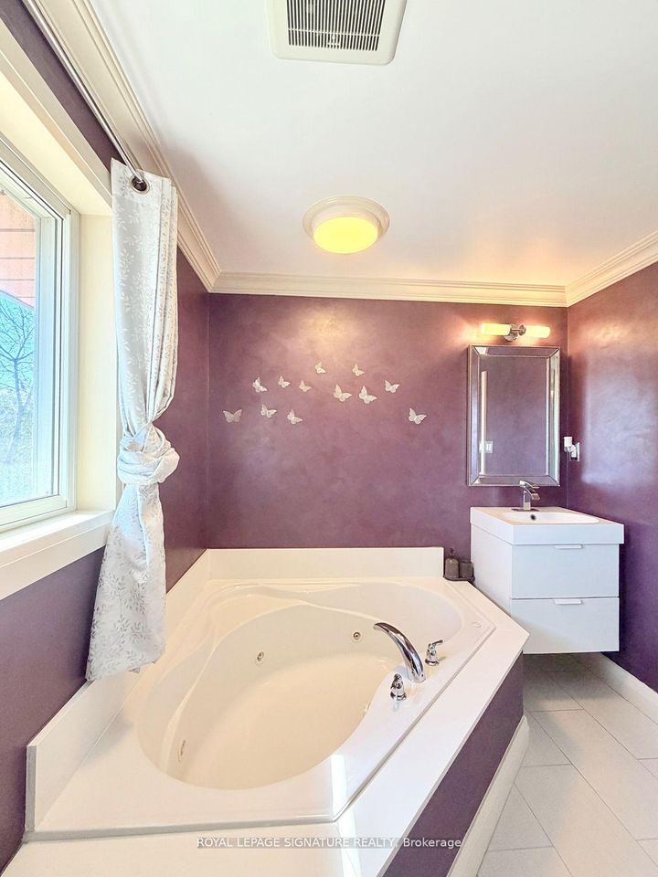 Photo 17 at 2263 Harcourt Crescent, Lakeview, Mississauga