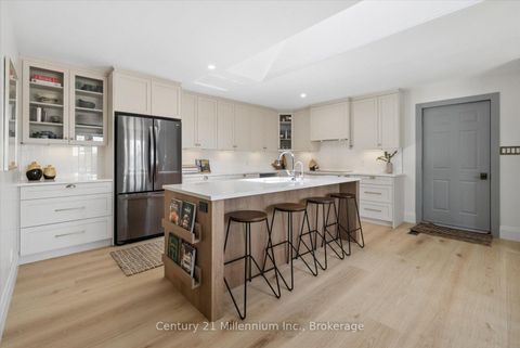 Photo 9 at 4 Blackburn Avenue, Nottawa, Clearview