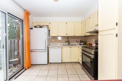 Photo 9 at 102 - 91 L'amoreaux Drive S, L'Amoreaux, Toronto