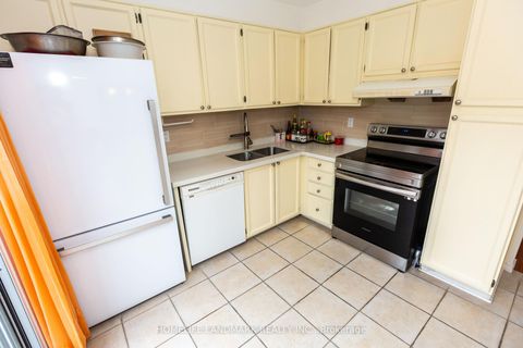 Photo 11 at 102 - 91 L'amoreaux Drive S, L'Amoreaux, Toronto