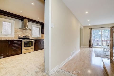 Photo 13 at 151 Campbell Avenue, Yorkhill, Vaughan