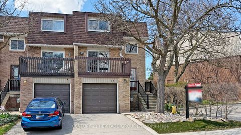 Photo 1 at 14 Dunkeld Way, Royal Orchard, Markham