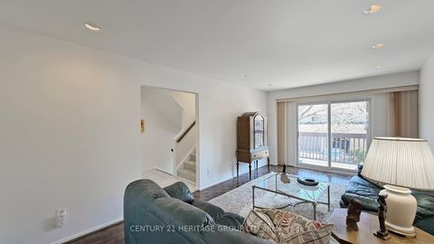 Photo 5 at 14 Dunkeld Way, Royal Orchard, Markham