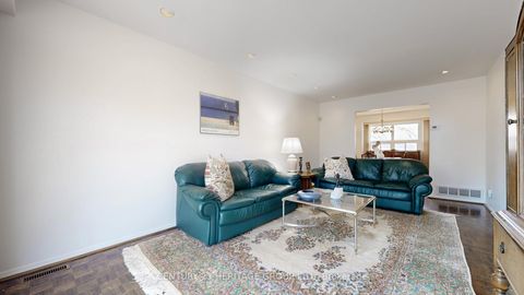 Photo 6 at 14 Dunkeld Way, Royal Orchard, Markham