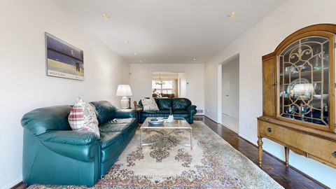 Photo 7 at 14 Dunkeld Way, Royal Orchard, Markham