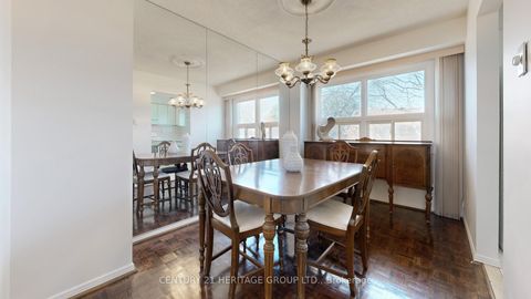 Photo 8 at 14 Dunkeld Way, Royal Orchard, Markham