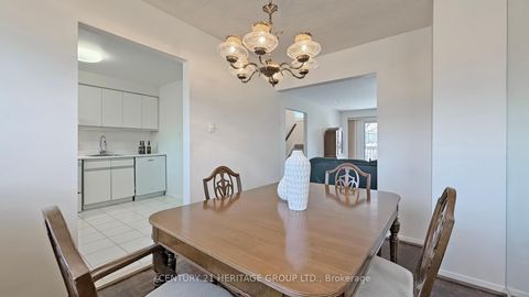 Photo 9 at 14 Dunkeld Way, Royal Orchard, Markham