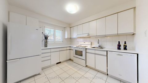 Photo 11 at 14 Dunkeld Way, Royal Orchard, Markham