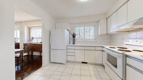Photo 14 at 14 Dunkeld Way, Royal Orchard, Markham