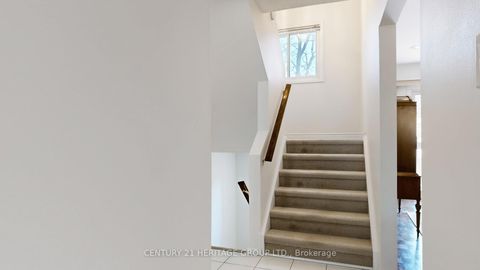 Photo 16 at 14 Dunkeld Way, Royal Orchard, Markham