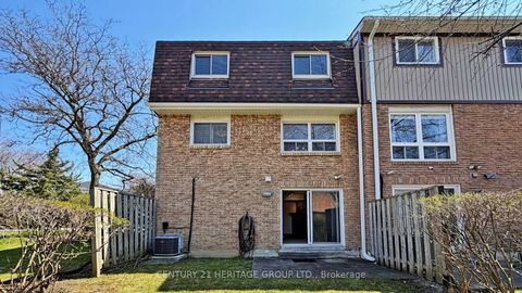 Photo 33 at 14 Dunkeld Way, Royal Orchard, Markham