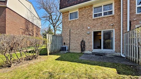 Photo 34 at 14 Dunkeld Way, Royal Orchard, Markham