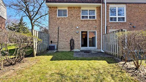 Photo 35 at 14 Dunkeld Way, Royal Orchard, Markham