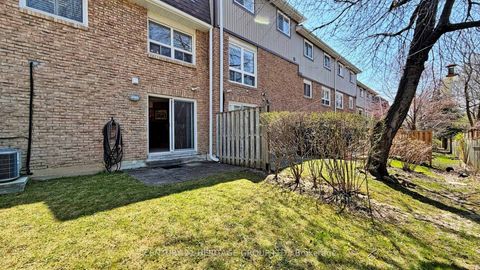 Photo 36 at 14 Dunkeld Way, Royal Orchard, Markham