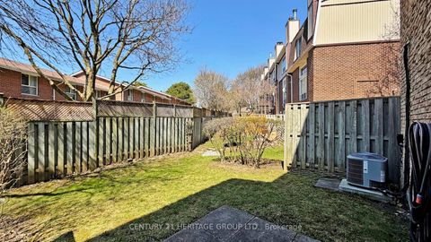 Photo 37 at 14 Dunkeld Way, Royal Orchard, Markham