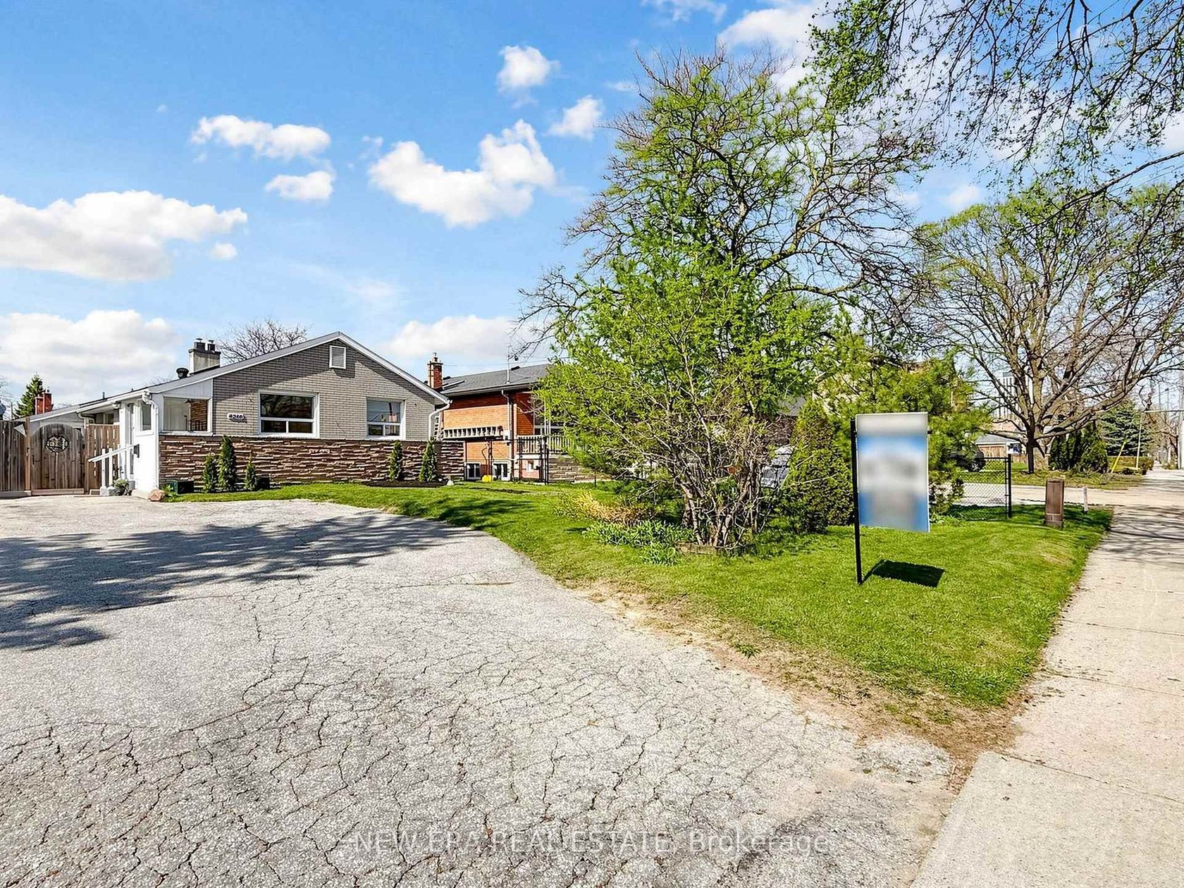 4246 Bloor Street W, Markland Wood, Toronto photo number 2