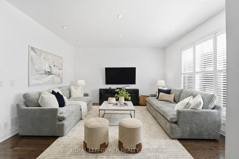 Photo 7 at 18 Kerr Lane, Bayview Northeast, Aurora