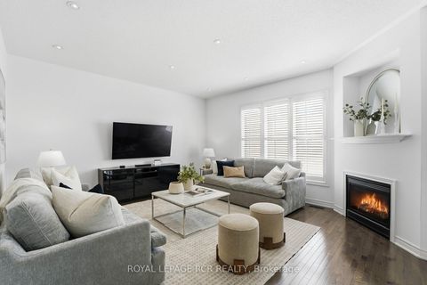 Photo 8 at 18 Kerr Lane, Bayview Northeast, Aurora