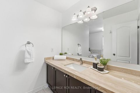 Photo 23 at 18 Kerr Lane, Bayview Northeast, Aurora