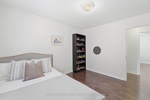 Photo 28 at 18 Kerr Lane, Bayview Northeast, Aurora