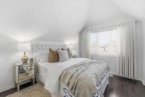 Photo 29 at 18 Kerr Lane, Bayview Northeast, Aurora